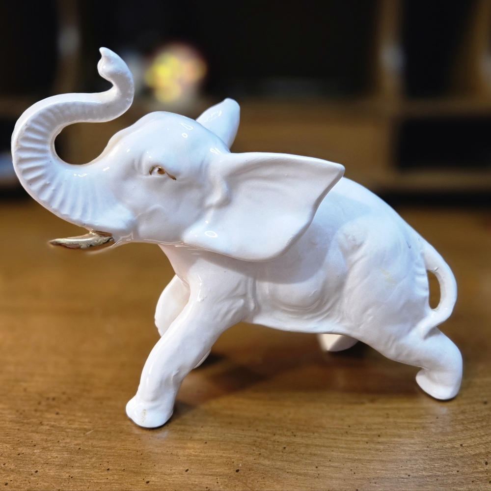 Vintage MCM Nippon Yoko Boeki Japan Lucky Elephant 6” White Ceramic Gold